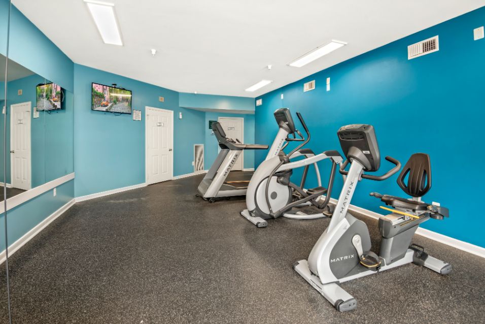 fitness room with exercise machines